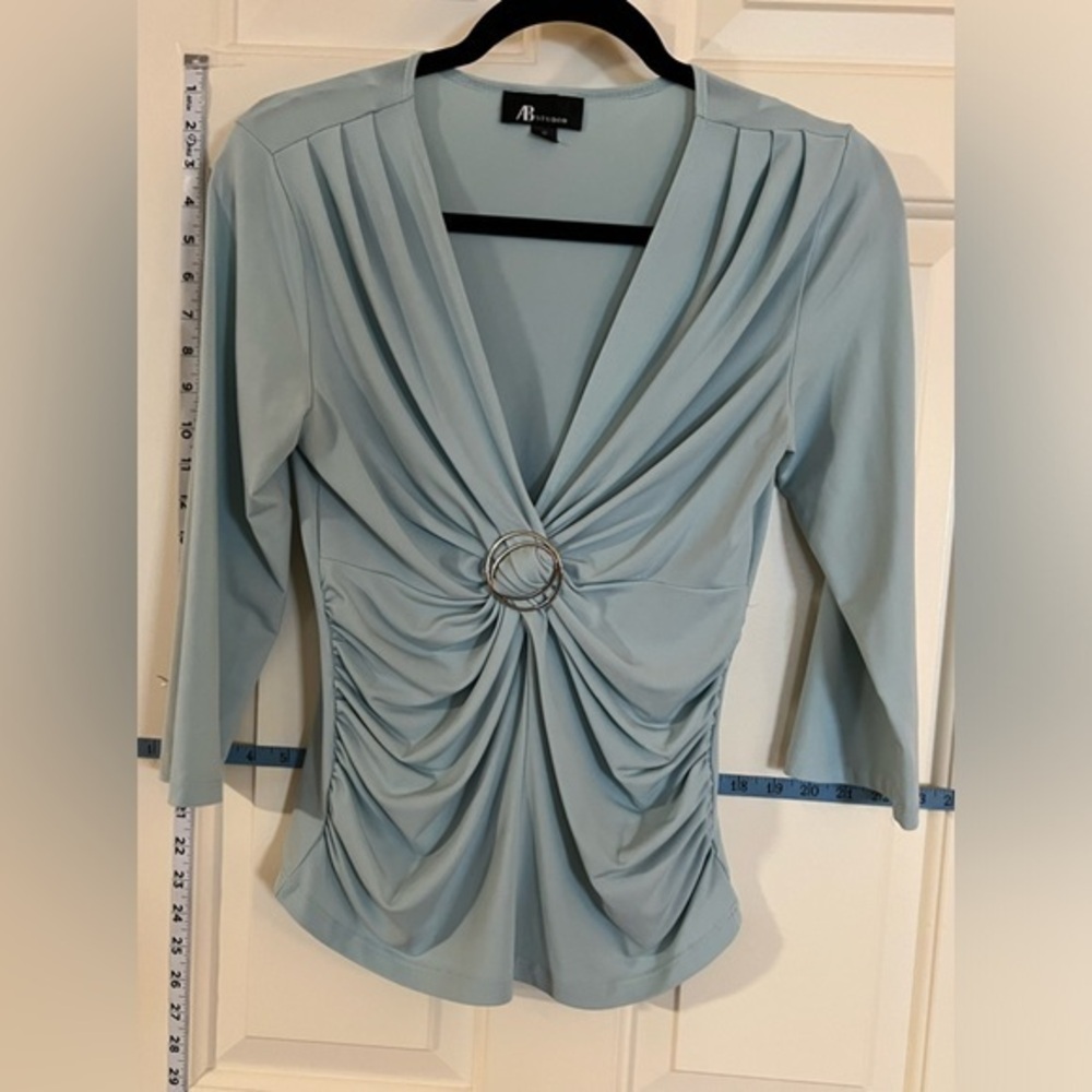 AB Studio V neck Top, Medium